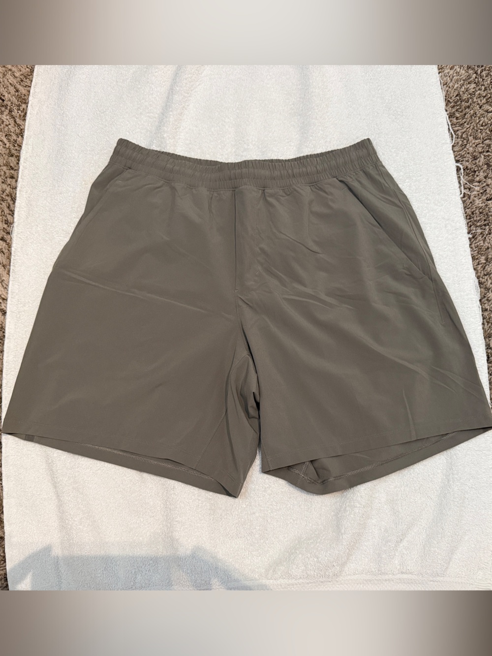 lululemon athletica Olive Men’s Athletic Pace Breaker Linerless Short 7"